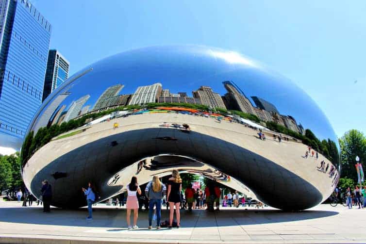 From world-class museums and attractions to amazing shopping and restaurants, how to enjoy the best things to do in Chicago with teens. #chicago #familytravel #teentravel #travelwithteens #choosechicago #traveltips #usatravel 