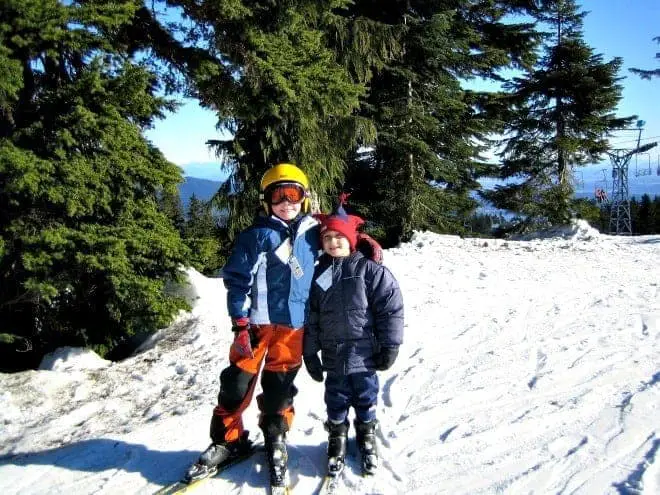 Vancouver winter family fun awaits on the three North Shore Mountains that form the backdrop to the city's ever-changing skyline. (via thetravellingmom.ca)