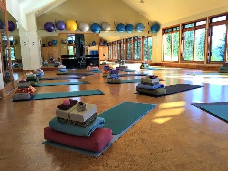 Welcome the day with sunrise yoga at Mountain Trek (via thetravellingmom.ca)
