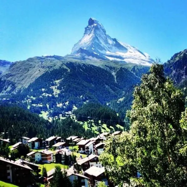 When you think of Switzerland, do you think of chocolate, cheese, and cuckoo clocks? Here is Switzerland through an Instagram lens. (via thetravellingmom.ca)