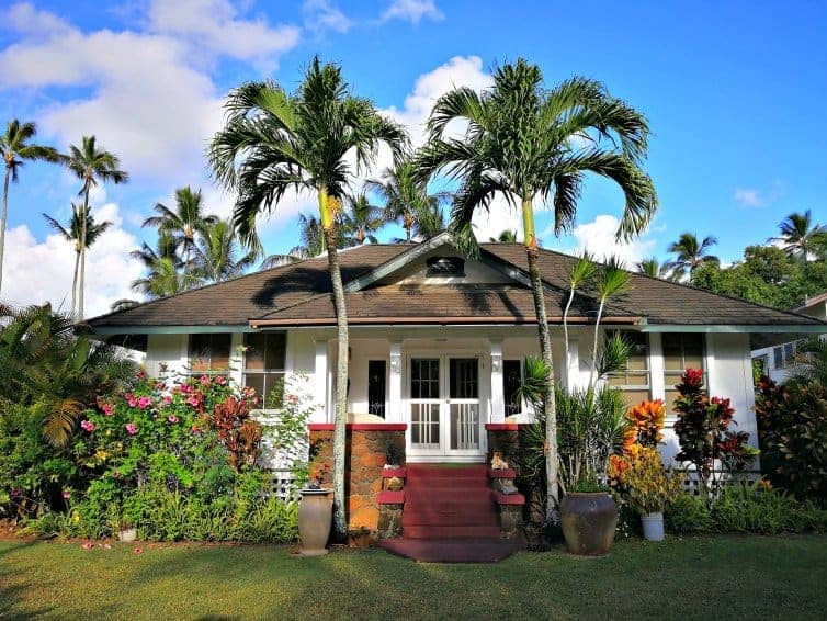 A trip to Kauai, the Garden Island makes for a perfect tropical family holiday. Stay off the beaten path at the Fern Grotto Inn in Wailua.