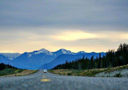 Road trips are wonderful ways to see the world and make family travel memories. How to survive a road trip with your kids. (thetravellingmom.ca)