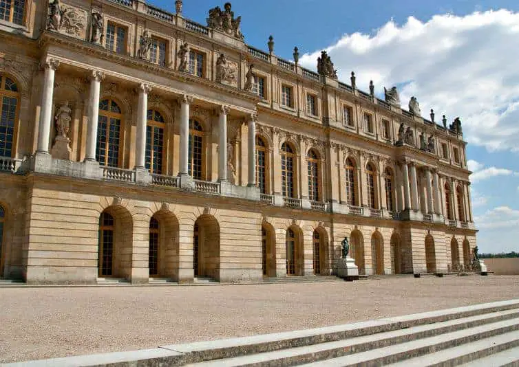 Stone facade of the 17th century Versailles Palace (via thetravellingmom.ca)