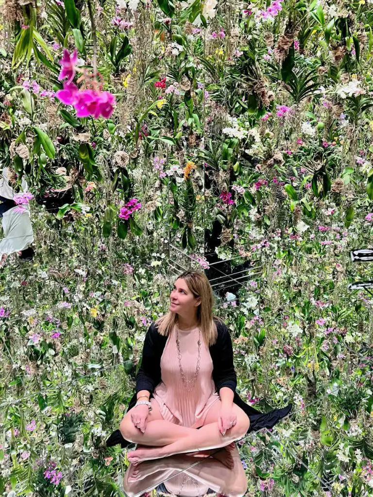lady sitting among flowers at teamLAB planets tokyo