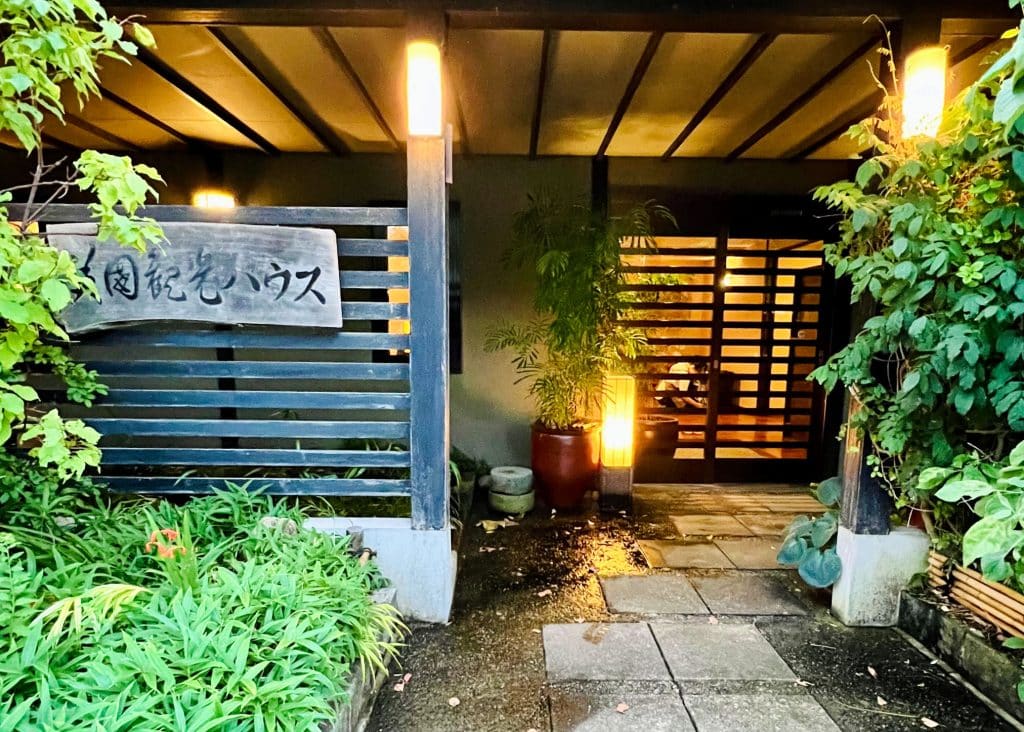 bikuni house exterior