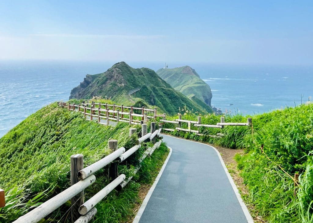 Discover the breathtaking beauty of the Shakotan Peninsula in Hokkaido, Japan. Explore the dramatic coastal cliffs, crystal-clear waters and vibrant marine life that make this region a paradise for nature lovers and adventure seekers.