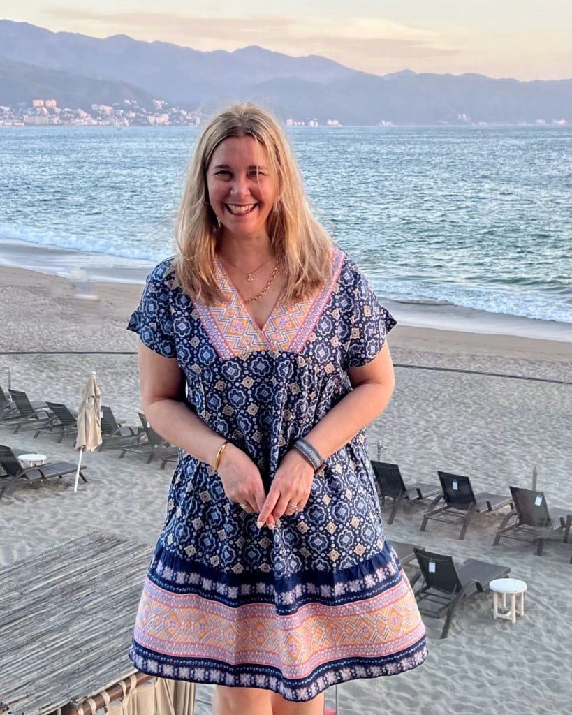 Claudia Laroye happy in mexico