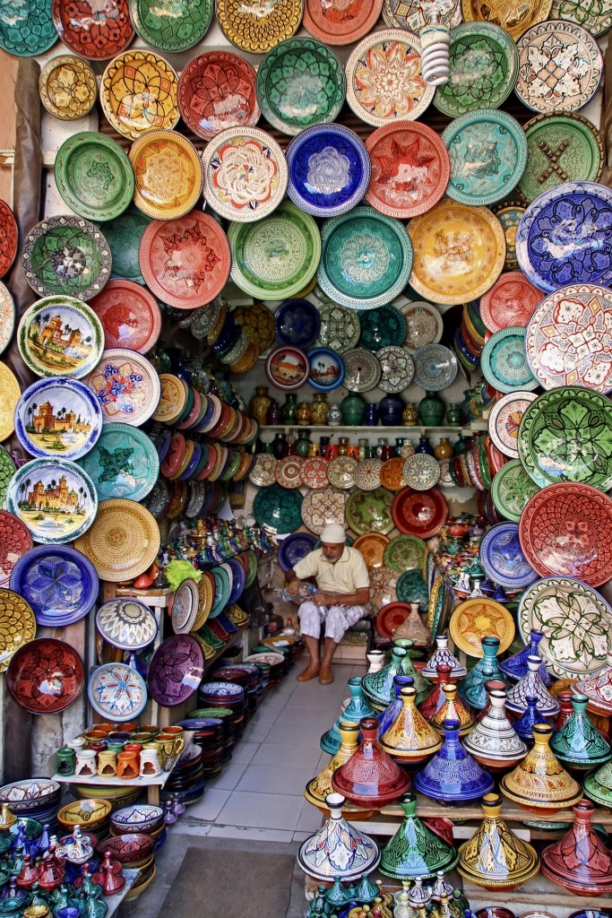 marrakesh plate seller in Morocco